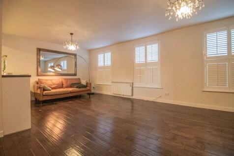 63a Churchgate Street [Living Room] 01.jpg