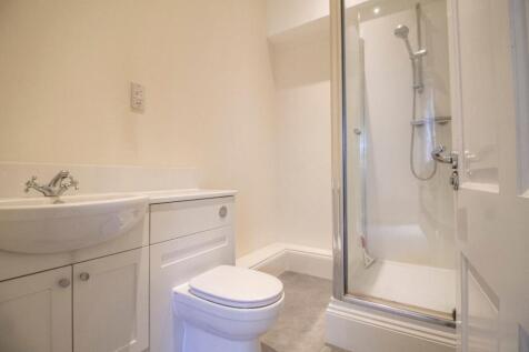 2 Karrelbrook House [En-Suite Shower Room].jpg