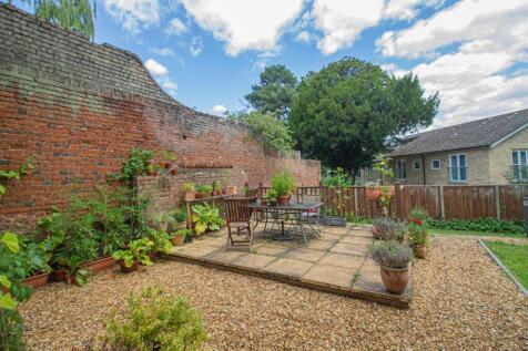 2 Karrelbrook House [Residents&#39; Communal Garden].j