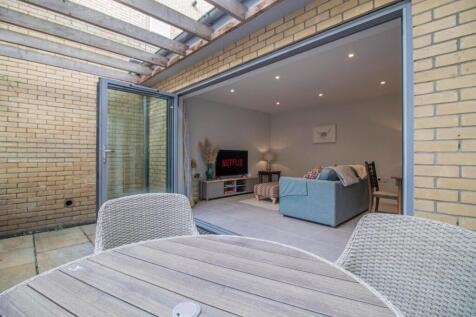 Apartment 1_Lawrence House [Bi-Folding Doors] 03.j