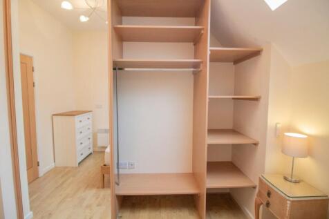 10 Ording House, Bury St. Edmunds [Bedroom] 02.jpg