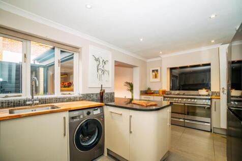 16a Garland Street [Kitchen] 01.jpg