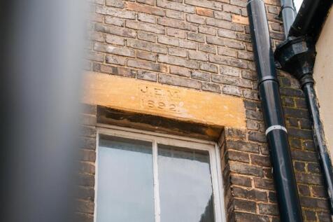 16a Garland Street [Butcher&#39;s Stone Entablature] 0