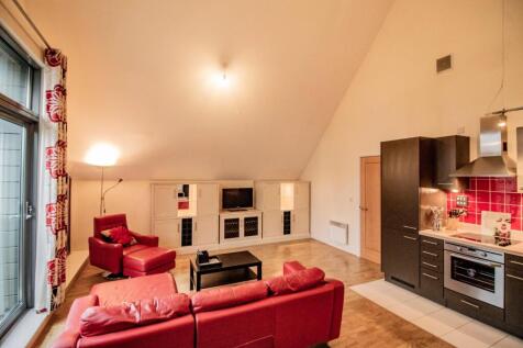 10 Ording House, Bury St. Edmunds [Living Room] 01