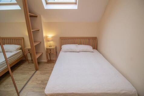 10 Ording House, Bury St. Edmunds [Bedroom] 01.jpg