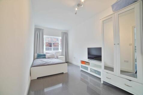 Family Room/Bedroom 5