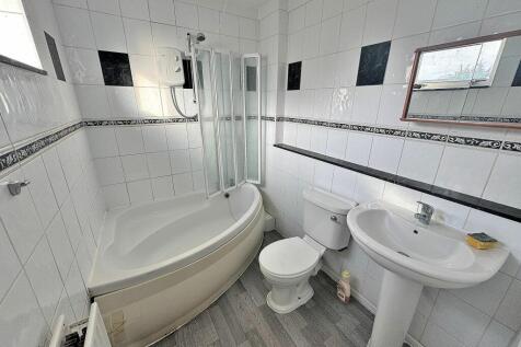 En-Suite Bathroom