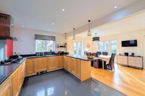 Kitchen/Dining Area