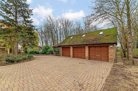 Triple Garage/Annexe