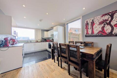 Kitchen/Dining Area