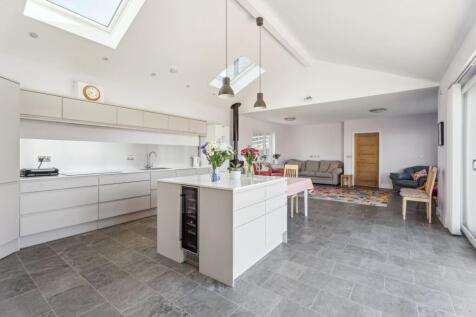 Living Room/Kitchen