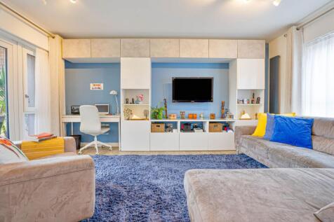 Lounge/Bedroom 4
