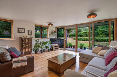 Open-Plan Kitchen/Living Area