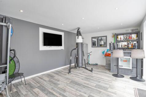 Converted Garage - Bar/Gym