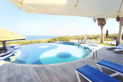 Spectacular 4 bedroom villa on the seafront in Tatlisu Image 2