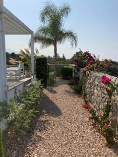  2 Bedroom Blue Townhouse fully furnished with large communal pool Image 9