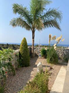  2 Bedroom Blue Townhouse fully furnished with large communal pool Image 5