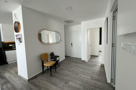 Amazing Unique Corner 2 Bedroom Penthouse with Sea View fully furnished to a High Standard Image 9999