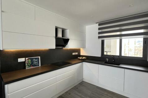 Amazing Unique Corner 2 Bedroom Penthouse with Sea View fully furnished to a High Standard Image 9999