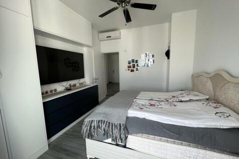 Amazing Unique Corner 2 Bedroom Penthouse with Sea View fully furnished to a High Standard Image 9999