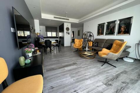 Amazing Unique Corner 2 Bedroom Penthouse with Sea View fully furnished to a High Standard Image 9999