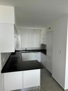 Amazing 2 Bedroom Garden Apt with Roof terrace and Garden Terrace with clear sea views Image 9999