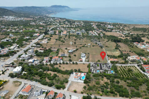 Stunning 4 Bedroom Villa 500 meters away from the Coastline Image 9999