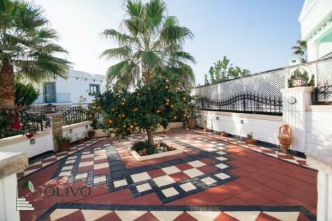 Luxury Fully Renovated 3 Bedroom True Gem Villa with Privacy and Serenity  Image 9999