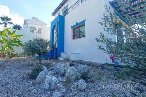 3 bedroom villa with beautiful sea views &#43; partly furnished &#43; 2 communal swimming pools &#43; walking distance to the beach Image 9999