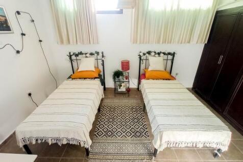 3 bedroom villa with beautiful sea views &#43; partly furnished &#43; 2 communal swimming pools &#43; walking distance to the beach Image 9999