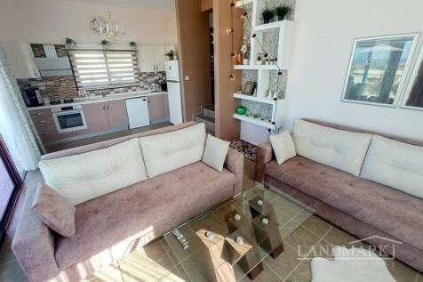 3 bedroom villa with beautiful sea views &#43; partly furnished &#43; 2 communal swimming pools &#43; walking distance to the beach Image 9999