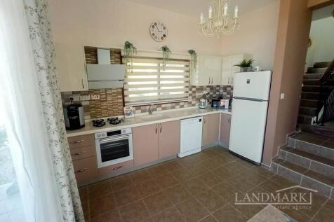 3 bedroom villa with beautiful sea views &#43; partly furnished &#43; 2 communal swimming pools &#43; walking distance to the beach Image 9999