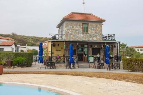 3 bedroom villa with beautiful sea views &#43; partly furnished &#43; 2 communal swimming pools &#43; walking distance to the beach Image 9999