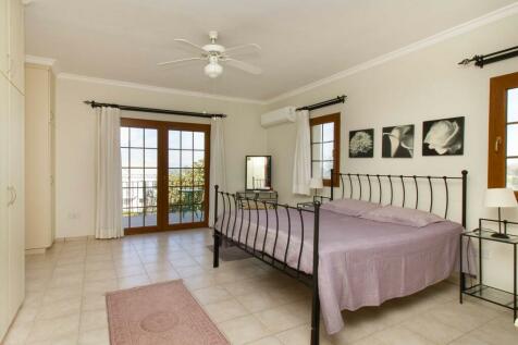 3 bedroom villa &#43; swimming pool &#43; fully furnished &#43; central heating &#43; white goods &#43;  air conditioners and double plot size! Title deed in owner?s name, VAT paid Image 9999