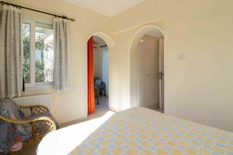 3 bedroom resale villa &#43; 8m x 4m overflow pool &#43; air conditioning &#43; central heating &#43; large roof terrace  Image 9999