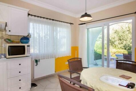 3 bedroom resale villa &#43; 8m x 4m overflow pool &#43; air conditioning &#43; central heating &#43; large roof terrace  Image 9999