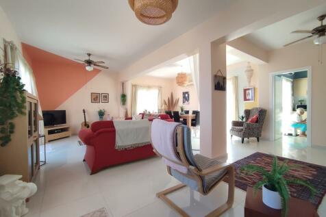 REDUCED-Amazing 3 Bedroom Penthouse with fabulous Design and Seaside location Image 87