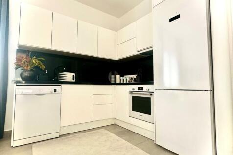 Luxury 1 Bed Penthouse Apartment with High-End Upgrades and Amenities  Image 9999