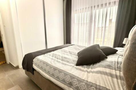 Luxury 1 Bed Penthouse Apartment with High-End Upgrades and Amenities  Image 9999