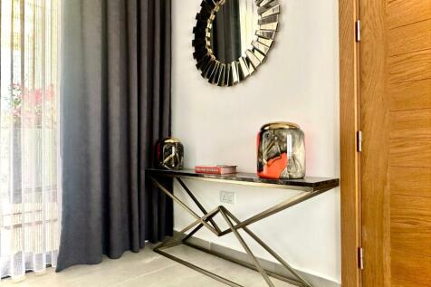 Luxury 1 Bed Penthouse Apartment with High-End Upgrades and Amenities  Image 9999