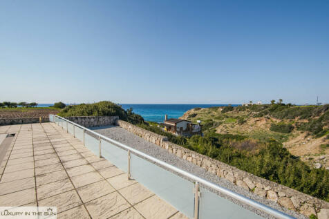 A Tranquil Retreat Villa with Breathtaking Views Image 9999 3