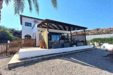 Stunning 4-Bedroom Sea View Villa with Luxurious Amenities and Beach Access Image 89 6