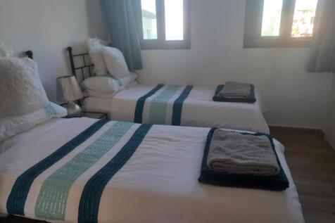 Stunning 4-Bedroom Sea View Villa with Luxurious Amenities and Beach Access Image 9999 12
