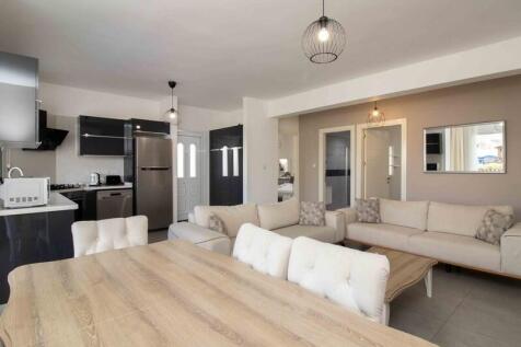 3-bedroom ground floor apartment &#43; communal pools &#43; indoor pool &#43; furnished &#43; air cons &#43; white goods &#43; private beach &#43; gym &#43; spa &#43; restaurant Image 9999 3