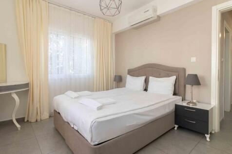 3-bedroom ground floor apartment &#43; communal pools &#43; indoor pool &#43; furnished &#43; air cons &#43; white goods &#43; private beach &#43; gym &#43; spa &#43; restaurant Image 9999 6