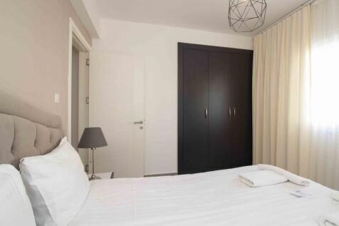 3-bedroom ground floor apartment &#43; communal pools &#43; indoor pool &#43; furnished &#43; air cons &#43; white goods &#43; private beach &#43; gym &#43; spa &#43; restaurant Image 9999 7