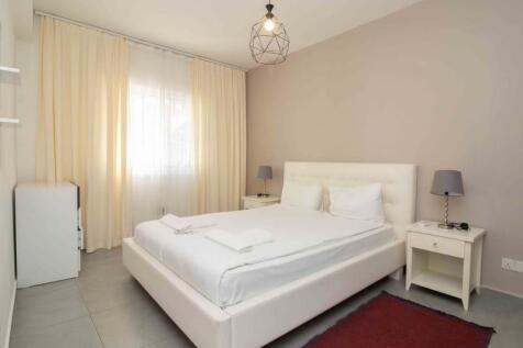 3-bedroom ground floor apartment &#43; communal pools &#43; indoor pool &#43; furnished &#43; air cons &#43; white goods &#43; private beach &#43; gym &#43; spa &#43; restaurant Image 9999 11