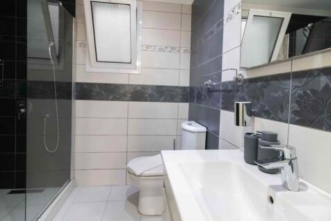 3-bedroom ground floor apartment &#43; communal pools &#43; indoor pool &#43; furnished &#43; air cons &#43; white goods &#43; private beach &#43; gym &#43; spa &#43; restaurant Image 9999 13