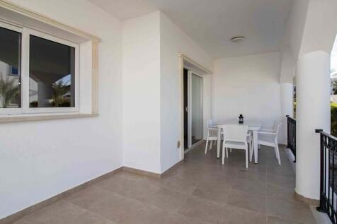 3-bedroom ground floor apartment &#43; communal pools &#43; indoor pool &#43; furnished &#43; air cons &#43; white goods &#43; private beach &#43; gym &#43; spa &#43; restaurant Image 9999 15