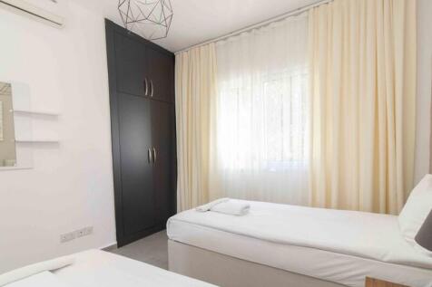 3-bedroom ground floor apartment &#43; communal pools &#43; indoor pool &#43; furnished &#43; air cons &#43; white goods &#43; private beach &#43; gym &#43; spa &#43; restaurant Image 9999 10